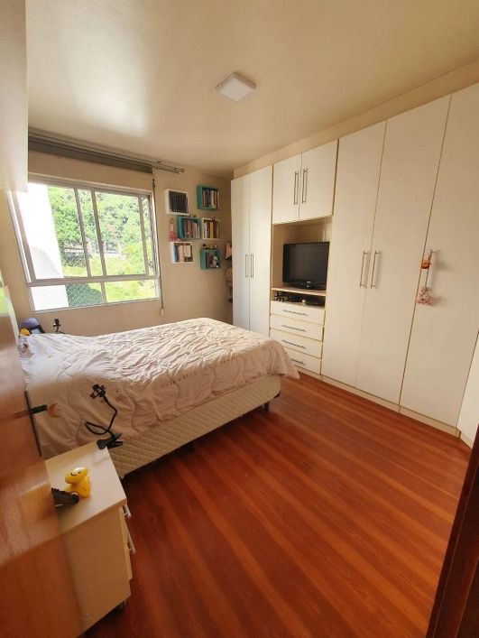 Excelente apartamento semimobiliado em Lourdes! Conta com 03 dormitórios, sala para 02 ambientes, co
