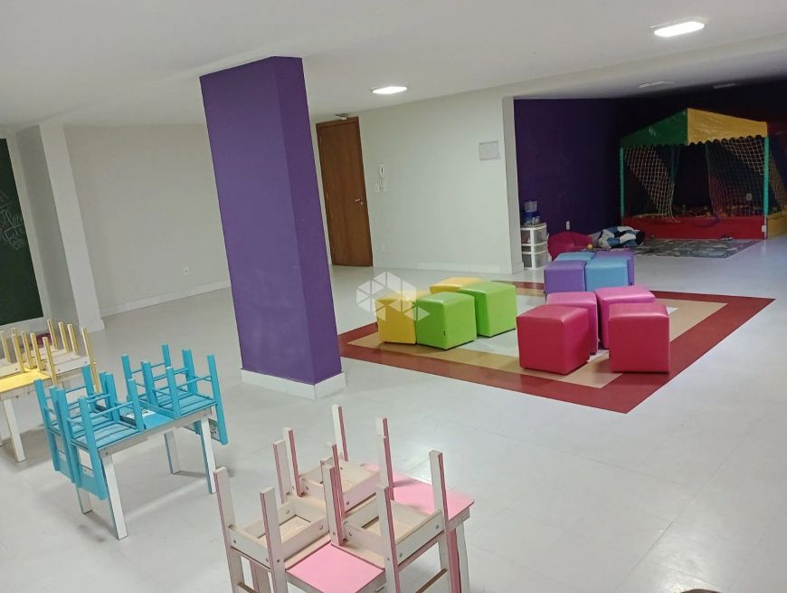 Apartamento 2 quartos, sacada, condomínio com piscina e quiosque
