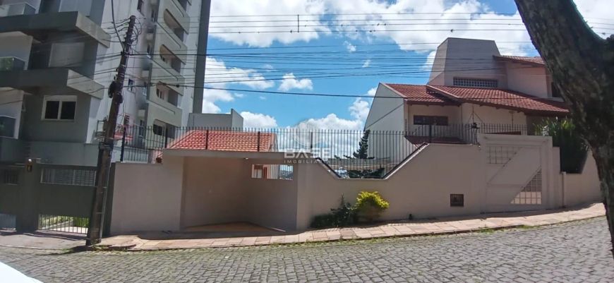 Ótimo terreno medindo 352m² (12,80 x 27), próximo ao Colégio São João Batista e Moreira César. Conte