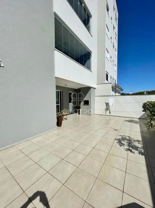 Apartamento semi mobiliado com mega terraço e muito sol no Vinhedos