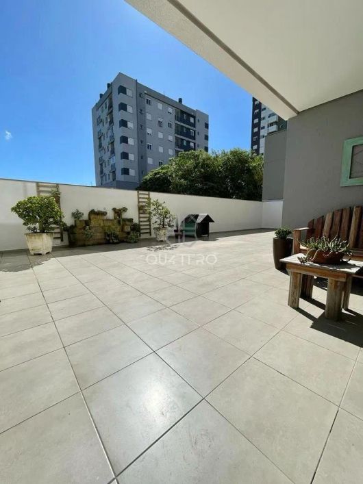 Apartamento semi mobiliado com mega terraço e muito sol no Vinhedos