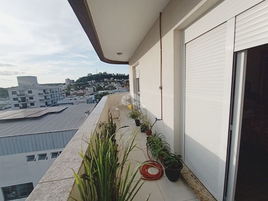 Apartamento de143m com 3 quartos e uma suíte com banheira 2 vagas de garagem no Santa Lucia, com amp
