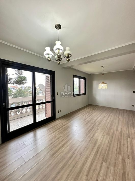 Apartamento recém reformado no bairro De Lazzer, próximo à Polícia Rodoviária Federal, com 3 dormitó