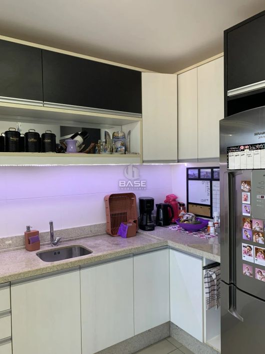 Apartamento com 3 dormitórios, sendo 1 suíte, cozinha, sala de estar/jantar integrados, banheiro soc