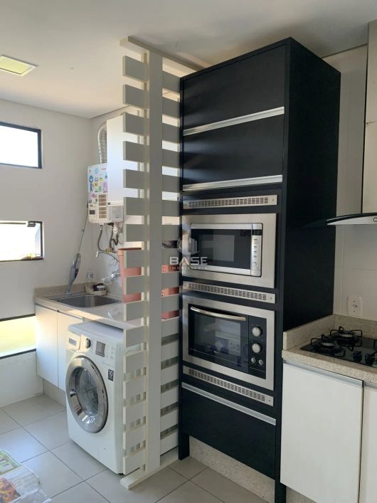 Apartamento com 3 dormitórios, sendo 1 suíte, cozinha, sala de estar/jantar integrados, banheiro soc