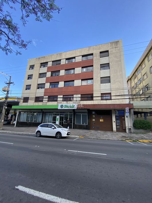 Apartamento revitalizado com 3 dormitórios, sendo um suíte, living para 2 ambientes, ampla cozinha,