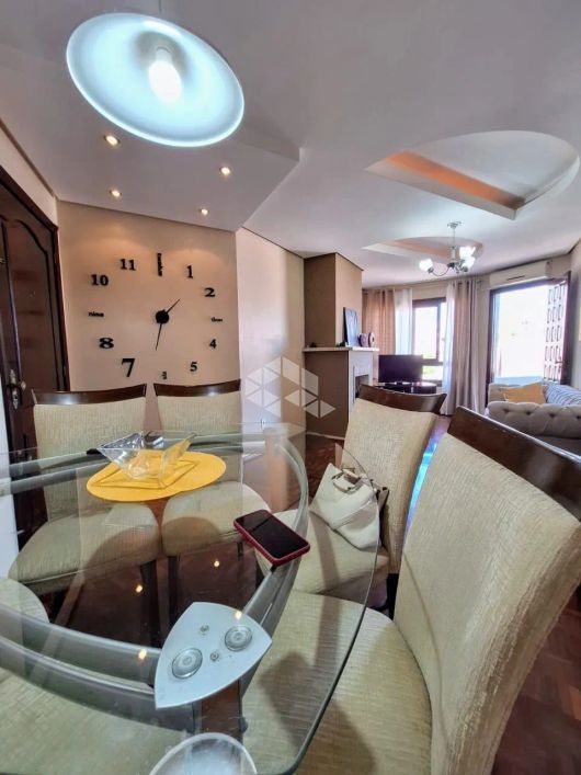 Apartamento semimobiliado para venda no bairro Pio X de 3 dormitórios, 1 suíte e 1 box de garagem