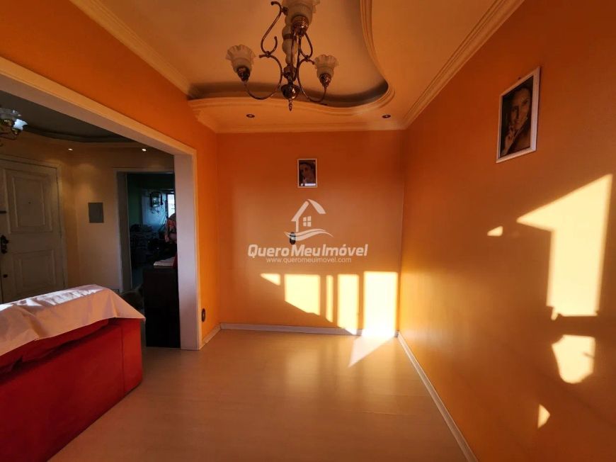 Apartamento semimobiliado no Santa Catarina