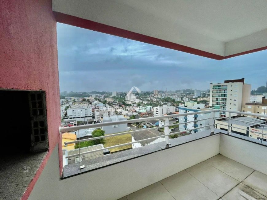 Apartamento semimobiliado no Desvio Rizzo