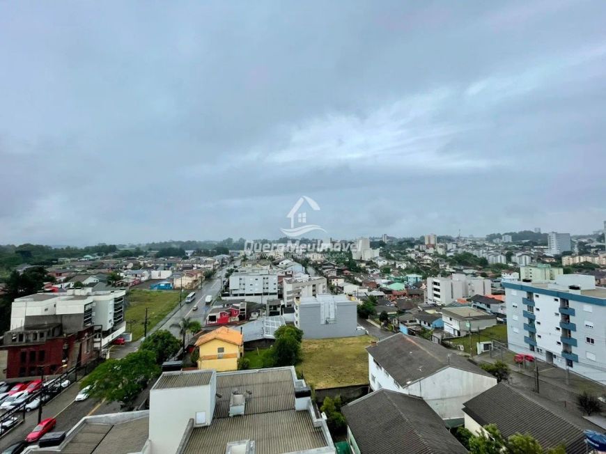 Apartamento semimobiliado no Desvio Rizzo