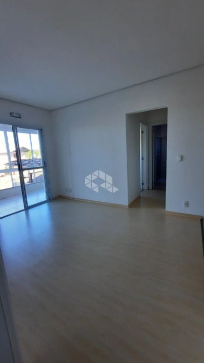 Apartamento 2 dormitórios, sacada com churrasqueira, elevador, 1 vaga no Rio Branco