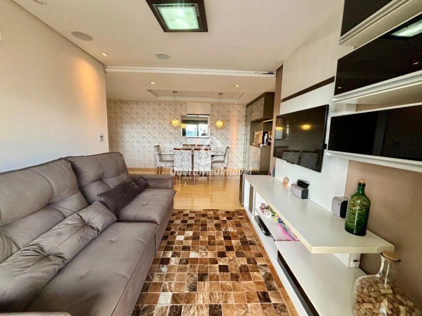 Apartamento com 2 sacadas no Universitário