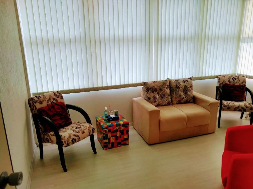 Excelente Sala Comercial Aérea em ótima localização e orientação solar no Centro! Conta com copa e l