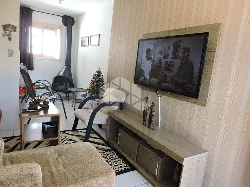 Sobrado com 2 dormitório, sala e banheiro , cozinha com churrasqueira e garagem no bairro desvio ri