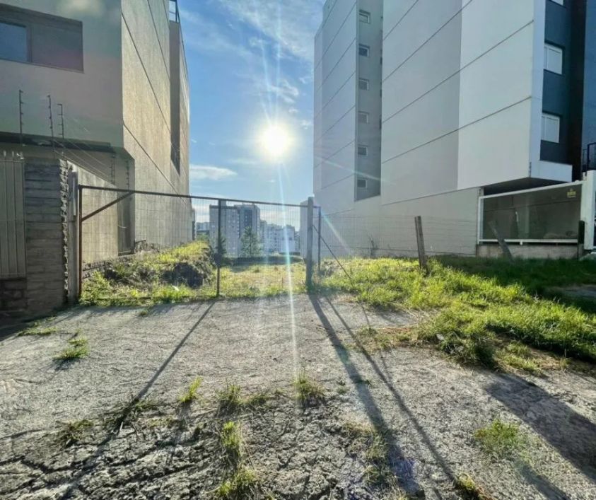 Amplo terreno no Bairro Sanvitto! Já foi feito escavação, ideal para construção de prédios. Área tot