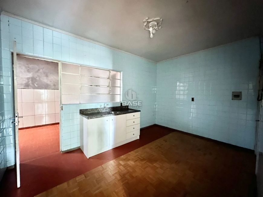 Apartamento no Centro de Caxias do Sul, com 90m², distribuídos em 2 dormitórios mais uma dependência