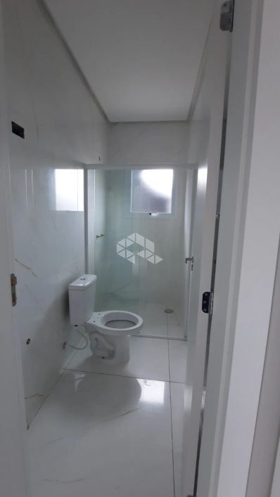 Belo apartamento com sol o dia todo no Cinquentenário