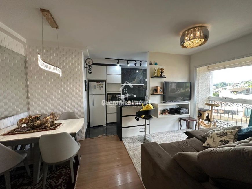 Apartamento mobiliado à venda no Santa Catarina