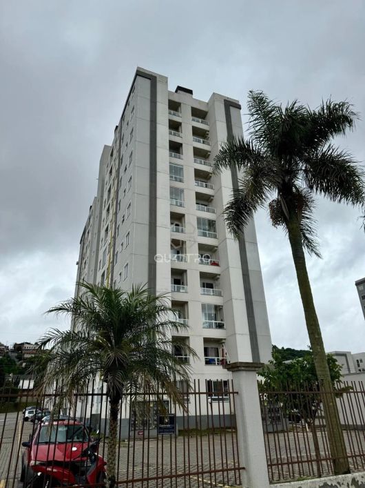 Apartamento semi mobiliado no Panazzolo