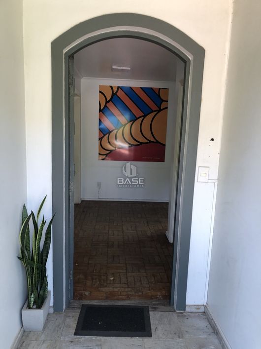 Casa a venda no bairro São Pelegrino , frente norte , com 153m² privativos de área construída e 484m