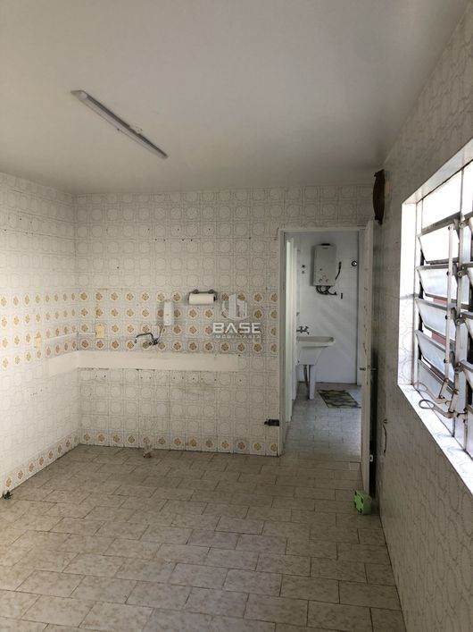 Casa a venda no bairro São Pelegrino , frente norte , com 153m² privativos de área construída e 484m