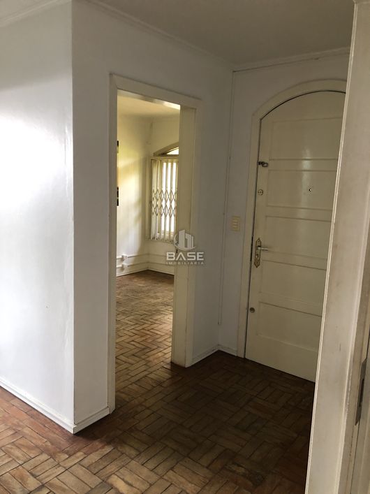Casa a venda no bairro São Pelegrino , frente norte , com 153m² privativos de área construída e 484m