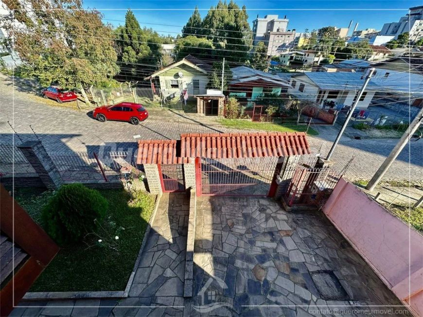 Casa de 2 pisos com pátio no Bela Vista