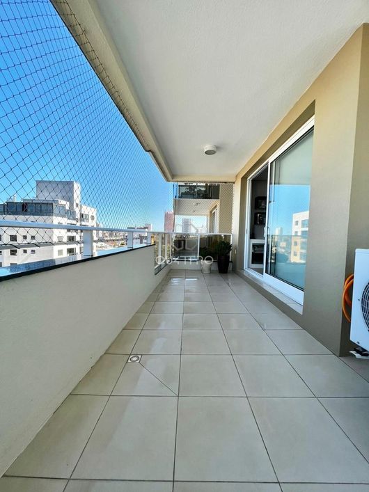 Apartamento semi-mobiliado com uma vista espetacular