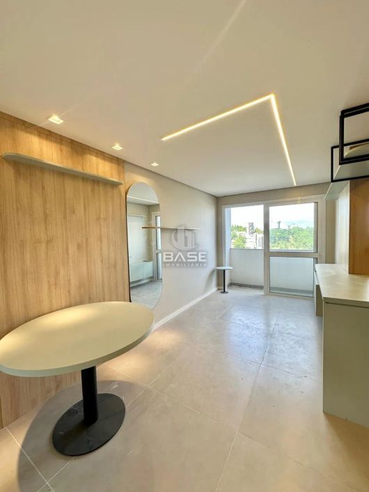 Localizado no bairro Rio Branco, em Caxias do Sul, este apartamento possui 2 dormitórios, sendo 1 su