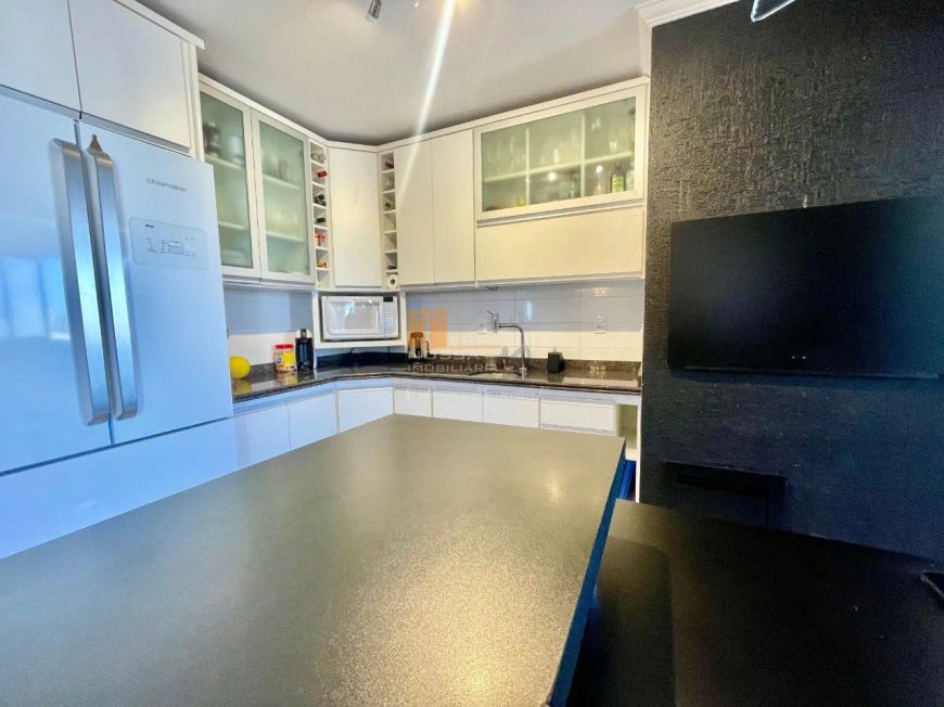 Apartamento semimobiliado no Jardim América em Caxias do Sul - RS.