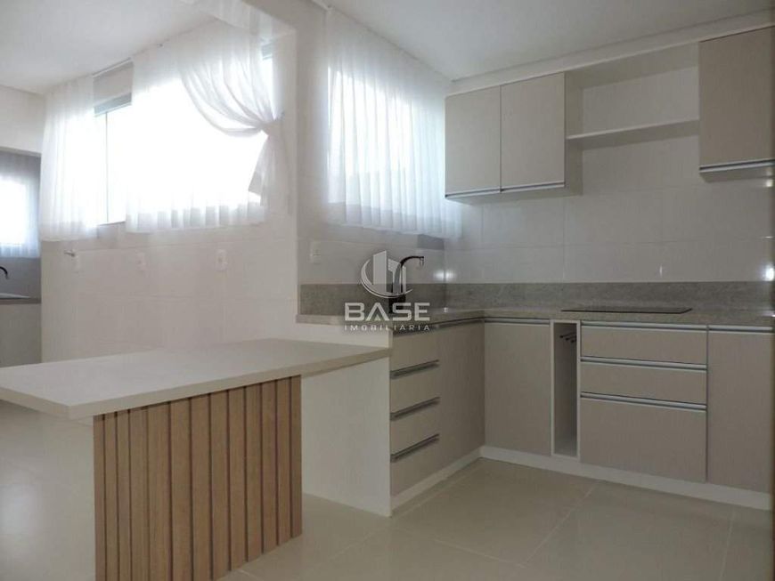 Apartamento mobiliado com 3 dormitórios, sendo 1 suíte, banheiro social, cozinha, área de serviço se