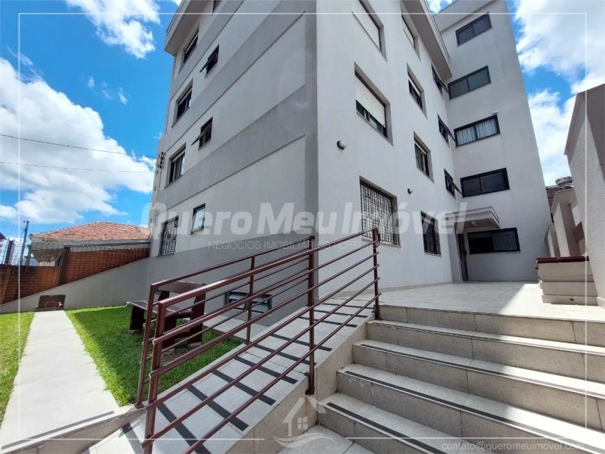 Apartamento semimobiliado em São Pelegrino