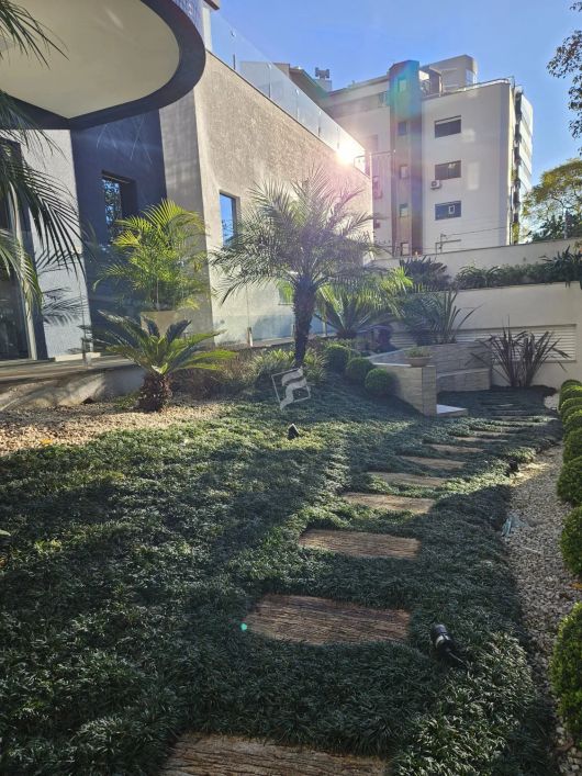 FULCHER IMÓVEIS Vende: Apartamento de 3 dormitórios, sendo 1 suíte, pronto para morar. Com uma área