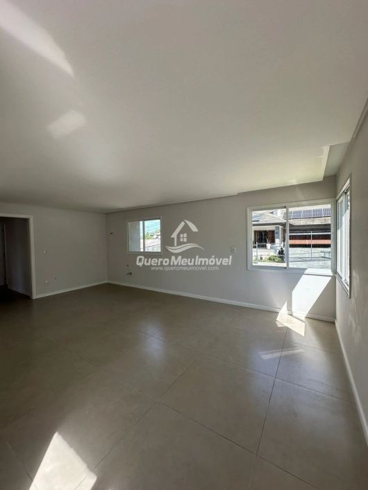 Casa de esquina à venda no Salgado Filho