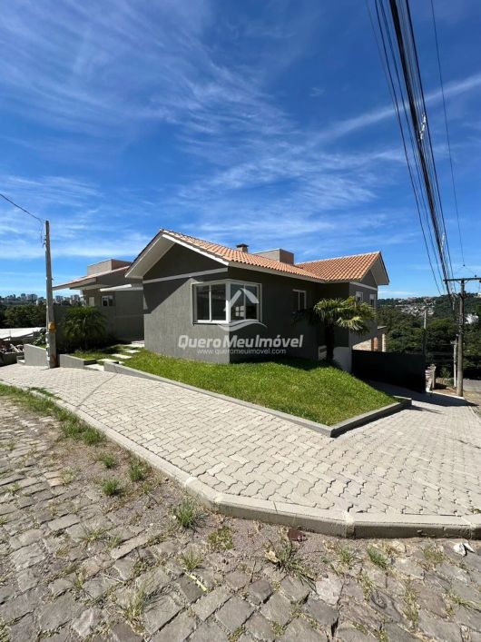 Casa de esquina à venda no Salgado Filho