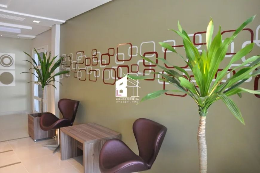 APARTAMENTO NO SAGRADA FAMÍLIA COM 2 DORMITÓRIOS