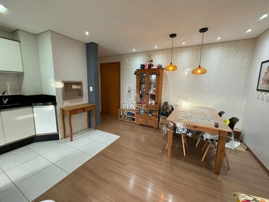 Localizado no bairro Charqueadas, em Caxias do Sul, este apartamento de 2 dormitórios, sendo 1 suíte