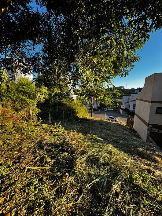 BENTOALVES vende terreno com testada de 12m, em ótima localização, b. Vinhedos em Caxias do Sul - RS