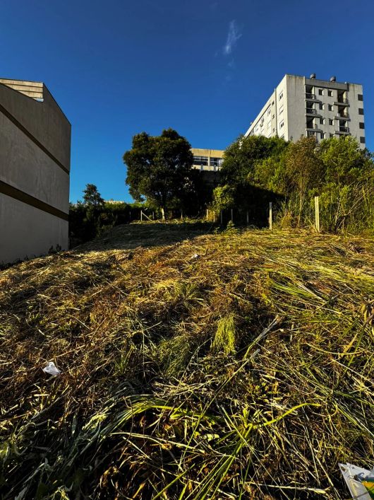 BENTOALVES vende terreno com testada de 12m, em ótima localização, b. Vinhedos em Caxias do Sul - RS