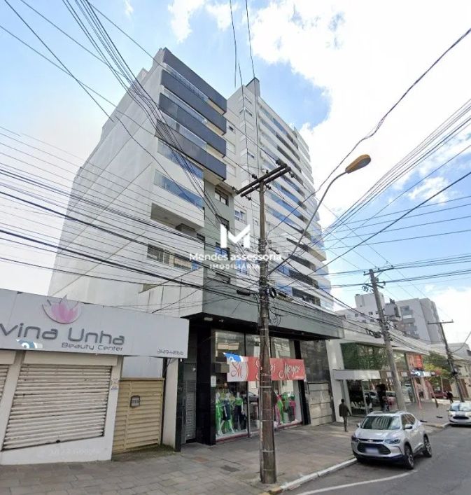 Apartamento semimobiliado com 3 quartos
