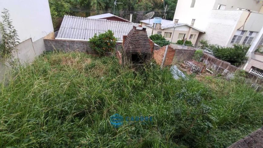 Terreno com 242m², no Pio X