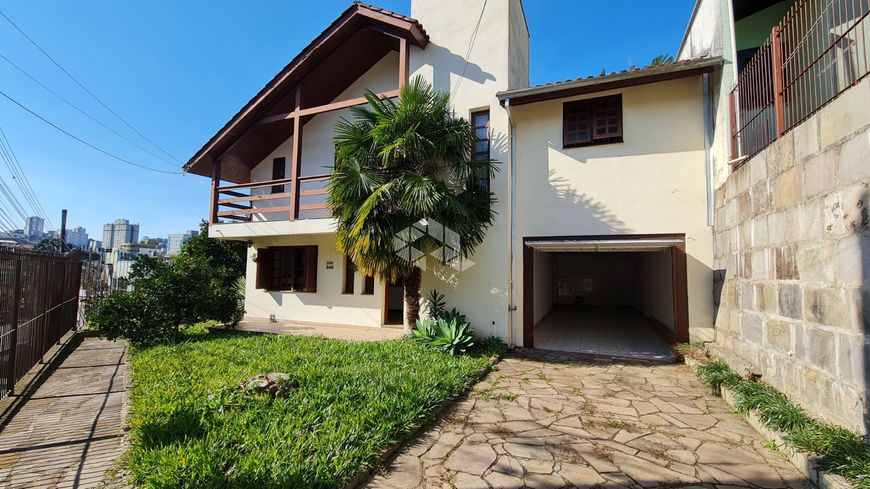 Casa 3 quartos 1 suíte 2 vagas de garagem no bairro Bela Vista