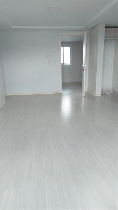 Apartamento novo semimobiliado com 02 dormitórios (sendo 01 suíte), sala para 02 ambientes com sacad