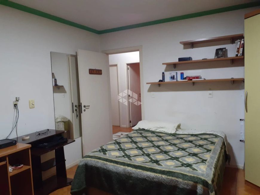 Casa de esquina , 03 dormitórios sendo um suíte no Cidade Nova
