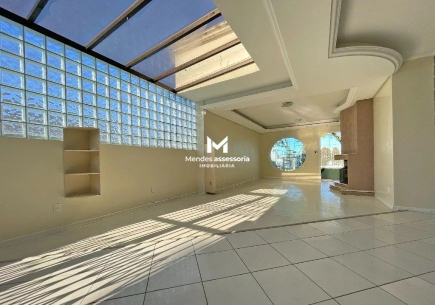 Casa com 183m² com quiosque e jardim Cinquentário