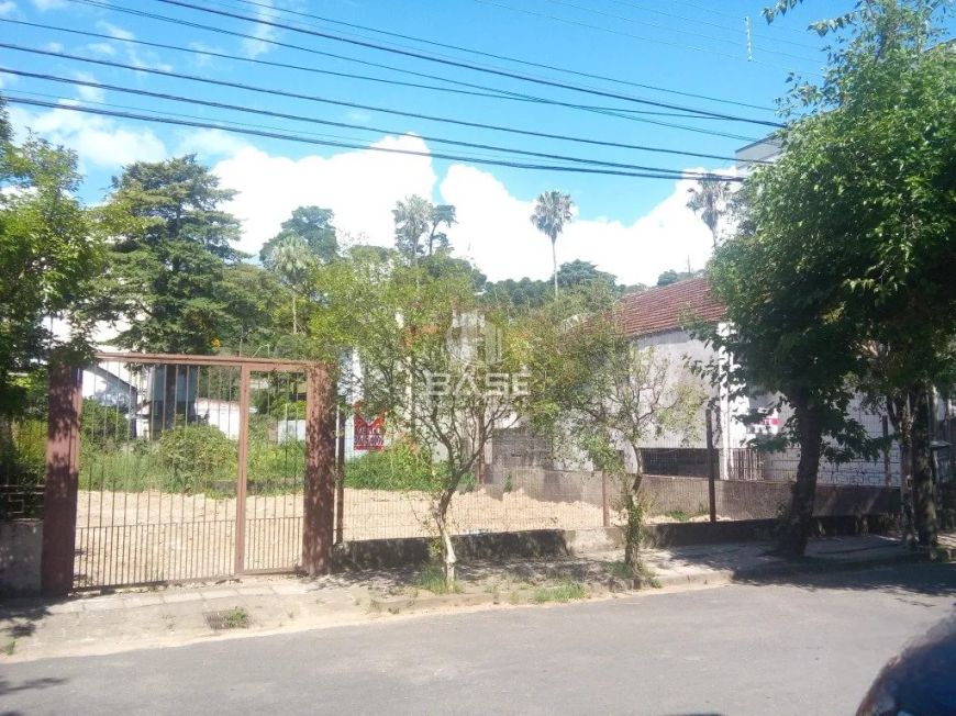 Terreno no bairro de Lourdes, com frente oeste de 15 metros e área de 736m² próximo a Avenida Julio