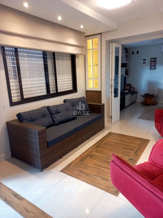 Cobertura duplex semi mobiliado: 174m² privativos; 03 dormitórios, sendo 1 suíte; 01 banheiro social