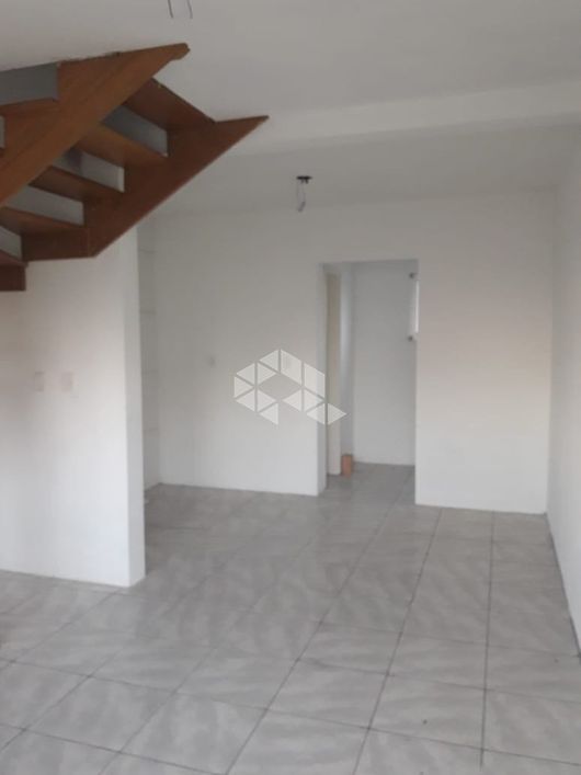 Sobrado com 2 dormitórios no Desvio Rizzo.