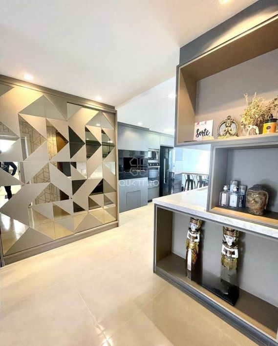 Apartamento amplo, totalmente mobiliado e equipado, com excelente posição solar