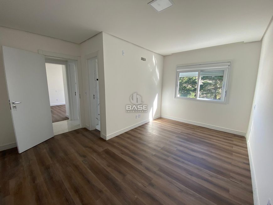 Apartamento novo com 3 dormitórios, sendo um suíte, sala de estar e jantar integrados, cozinha, saca